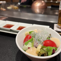 鉄板焼 さがみ - トマトが甘い！美味しいサラダ