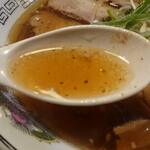 Kuuzan Neo - 豚骨ベースのスープ