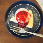 オールシーズンズ コーヒー - 苺アイスのチーズケーキ（780円） 