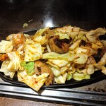 Harajuku Okonomiyaki Andoteppanyaki Yaiyai - 自家製タレでお肉&野菜たっぷり