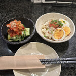 Toritetsu Kaihimma Kuharipurenamaku Hariten - キムチとたたき胡瓜&ポテトサラダ