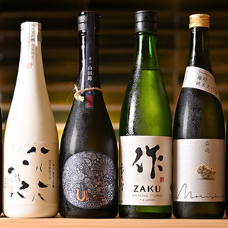 全国津々浦々の銘酒を贅沢に飲み比べ。ワインや煎茶もご用意