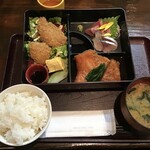 Tempura Sakanabasashi Don Kusukusu - 日替わり和食セット