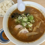 ラーメンの百番 - 辛味噌ラーメン(油少なめ)＆小ライス