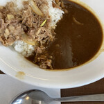 すき家 - 料理写真:カレー。盛り付けはご愛嬌。