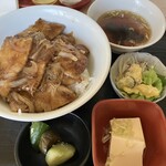 ラーメンハウス 春華 - 焼肉丼 その1