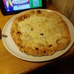 北海道イタリアン ミアボッカ - 4種のチーズのたっぷりピッツア。…