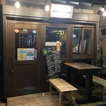 Dining Bar Sir Lie underground - 店舗入り口横のテラス席。雨天時使用不可。