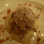 ローストした玉葱の詰め物ピエモンテ風チーズのソース