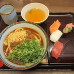 Kineya Mugimaru - カレーうどん並盛＋寿司