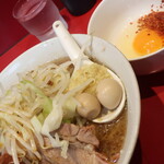 ラーメン二郎 - ラーメン半分＋ニンニク少し＋ショウガ半分玉子