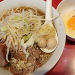ラーメン二郎 - ラーメン半分＋ニンニク少し＋ショウガ半分玉子