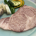 焼肉だんちゃん - 特上ロース。100グラム1,980円のお肉。今回は300グラムでお願いしました。