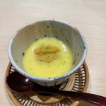 すし宮川 - 函館のとうもろこしのプリン　上に紫ウニを載せて　とうもろこしがすごく甘い！　ウニの塩気と食べると絶妙