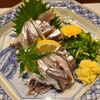 Ni mousaku - ②小鰯の刺身(税込？円)
                片口鰯のことで5ヶ月~1年で成魚(MAX10cm程)になる
                産卵は春と秋、旬は初夏～夏、寿命2年
                とても傷みが早く、臭いが出易いため鮮度維持が大変で手早い手当てが必要