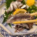 Ni mousaku - ②小鰯の刺身(税込？円)
                        臭み無く極上、青物の小魚らしい甘みと旨み、そして薫り
                        堪能し、打ち震えるほどに素晴らしい
                        ほぼ広島にしか出回らず庶民の夏の代名詞
                        梅雨時期に広島へ来るならば小鰯を食べるべし！