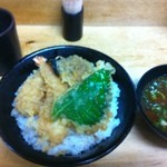 天丼 吉兵衛 - 角度によってかなり見栄えが違う：ごめん大将。今日の天丼