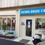 ALOHA ANGEL CAFE - 水色の大きな看板とハレイワ風の看板がかわいい！