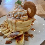 LIKO CAFE - 塩キャラメルバナナパンケーキ ふわふわ生地