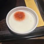JIANG - 苺のピューレが乗った杏仁豆腐