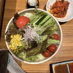 炭火焼肉　まるじゅう - コースのサラダ