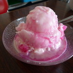 Birukawakooriten - いちごミルク氷　350円