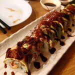 Nishiki cafe& Izakaya - ドラゴンロール $25