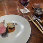 御影 ジュエンヌ - メイン料理。子羊にしました。伝わりづらいですがかなり分厚いです。赤ワインと一緒に！