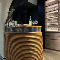 bb9 - こぢんまりとしてシックで落ち着く雰囲気。ずっと来たかったミシュラン一つ星スペイン料理店です✩.*˚