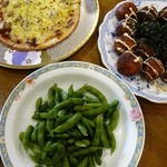 バンテリンドーム ナゴヤ プライム ワン - ｢てりやきチキンピザ｣1050円・｢ふわとろタコ玉揚げ｣､15個1365円･たっぷり茶豆盛り840円