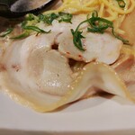 麺屋 たけ内 - 泡系豚白湯らぁめん　チャーシューアップ