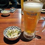 た藁や - 生ビール(プレミアムモルツ)¥580 とお通し¥450
