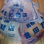 豊田商店 - よく買う物たち(↑：するめ、←：水キムチ、→：白菜)