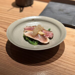 とり茶太郎 - ホロホロ鳥腿とやまがた地鶏胸のたたき、白菜のなばな、白玉葱ソース