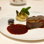 ロオジエ - 熊本産あか牛フィレ肉のロティ　“ロッシーニ”
      きたひめのリュバンと黒トリュフ入りムースリーヌ
      スイスチャード添え
      エシャロットのカラメリゼ　黒トリュフに見立てたエキュームソーストリュフ