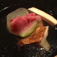 神楽坂 石かわ - 椀は、牛湯霜 早松茸 冬瓜 小めろん。