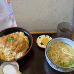 Udon Yorokobi - カツ丼定食870円