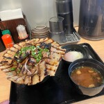 炭火焼き豚丼専門店 豚小家 - 