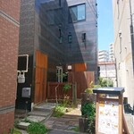 カレー専門店 円山教授 北円山店 - 店舗外観