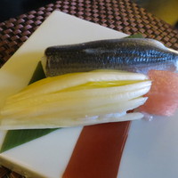 ANAクラウンプラザホテル岡山 和食ダイニング廚洊 - 炙りママカリと黄ニラのにぎり