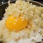 Udondokoroshigemi - 卵かけごはん 天かすを乗せて