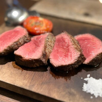 biodinamico - ◯グラスフェッド牛の薪焼き
                ‥赤身のしっかりしたグラスフェッド牛のサーロインを
                香ばしく薪でじっくり焼いているそう。