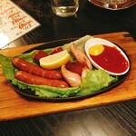 弥助 - ソーセージ盛り合わせ