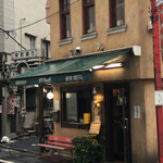 イーストヴィレッジ - イーストビレッジの店構