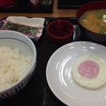 Nakau - 目玉焼き定食   豚汁