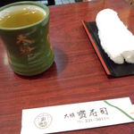 大須寶寿司 - お茶とおしぼり