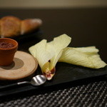 レストラン バカール - オクラの花