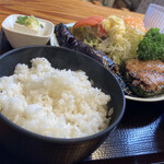 なか里 - この日のご飯は炊き立てではない感じでした。