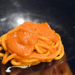 biodinamico - ◯SALONE伝統のトマトソース
      …大きなお皿にちょこんと50gくらいの、ポモドーロ。
      たっぷりの香味野菜を8時間じっくりと炒めて作るソリフット(香味ベース)と、イタリア産のトマトを合わせて作るそう。