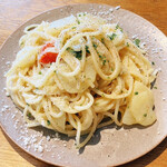 MAISON INCO - じゃがいもとトマトのペペロンチーノ